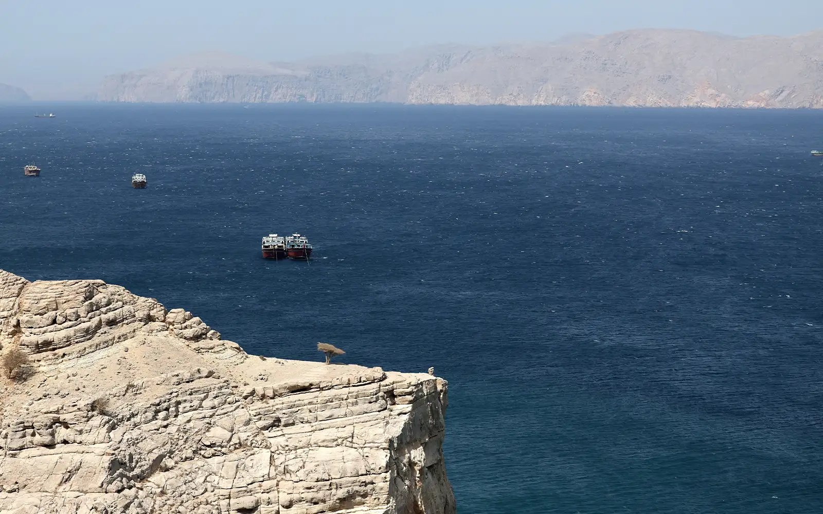 1,900 kapal terkandas di Selat Hormuz