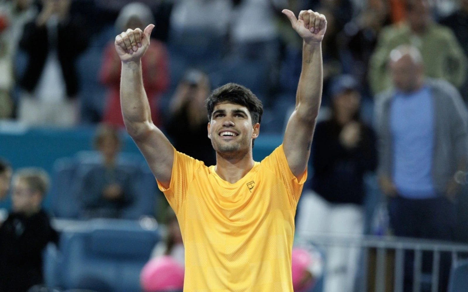 Top-ranked Alcaraz, Sabalenka win Miami openers