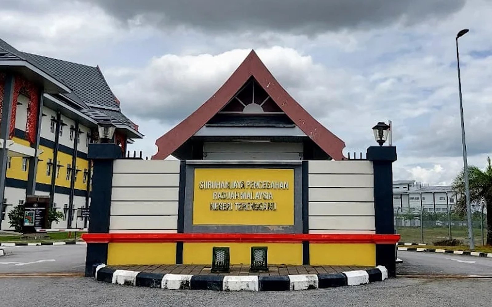 Rehab centre worker in Terengganu remanded over RM6,000 in bribes