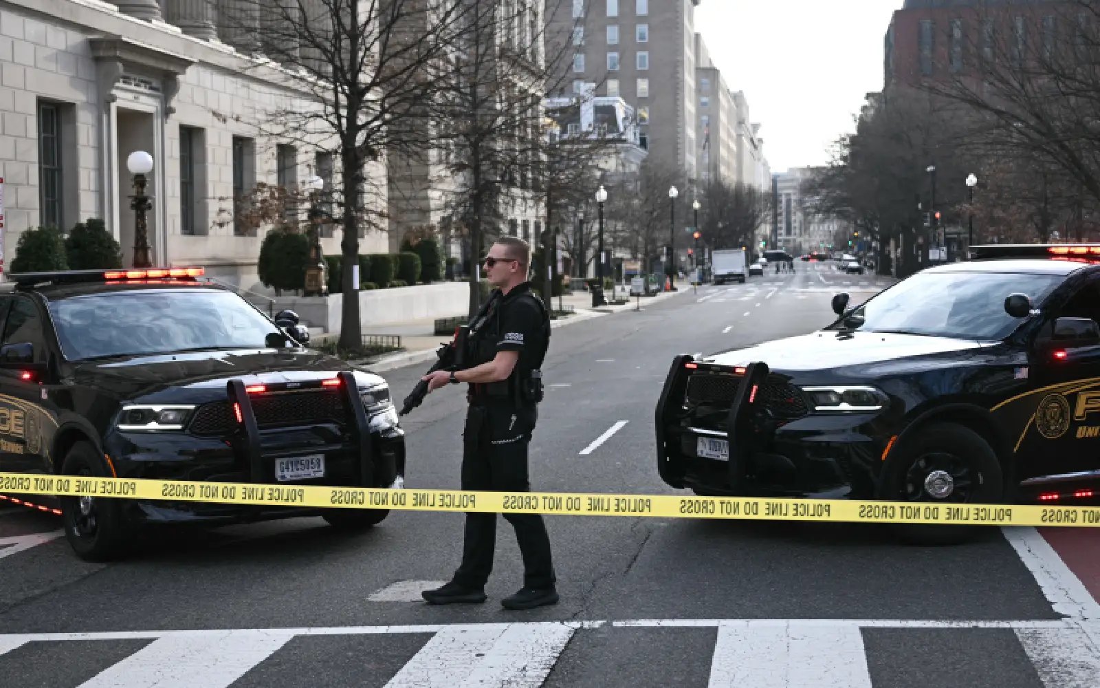 White House area shut down after van breaches security barricade