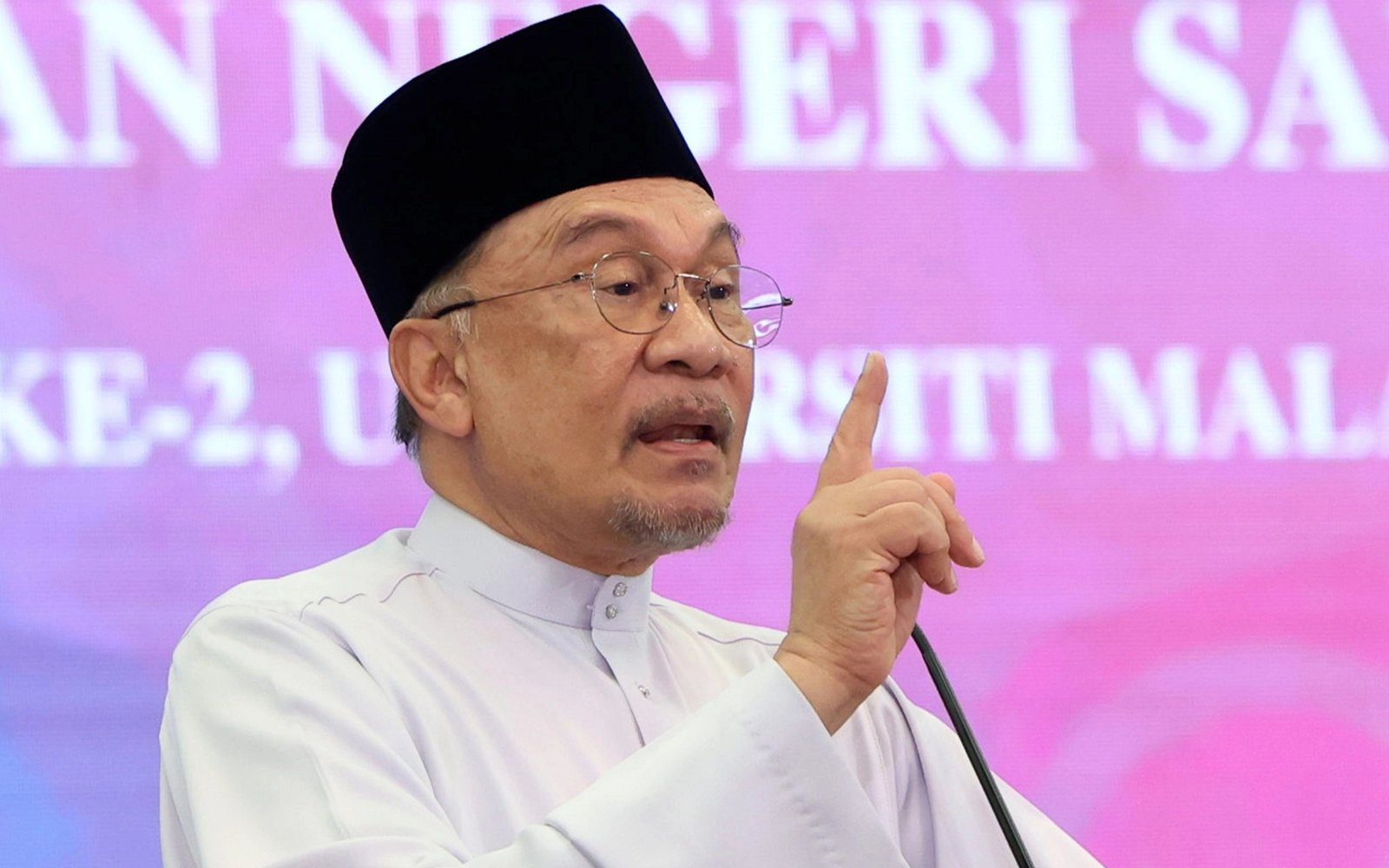 Sabar, kerjasama kunci hadapi lonjakan harga bahan api, kata Anwar