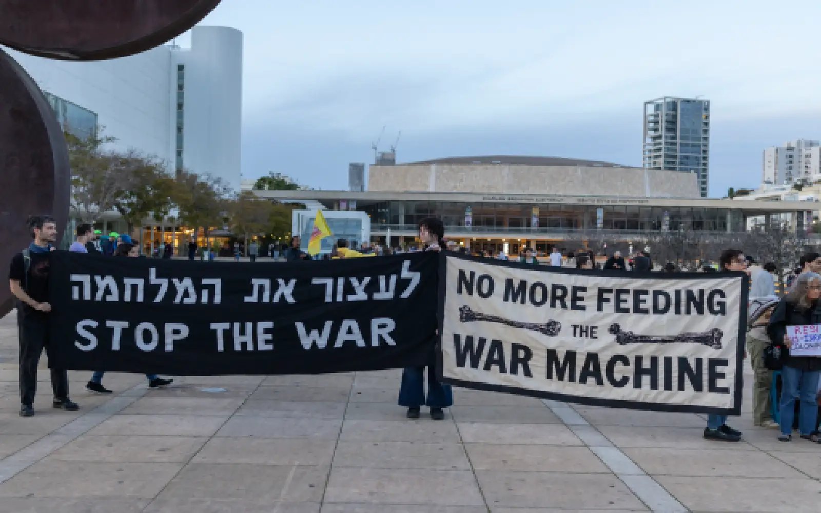 Hundreds of Israelis protest against war, clash with police