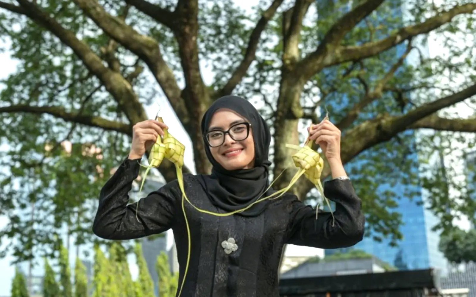 Keeping the art of ketupat weaving alive