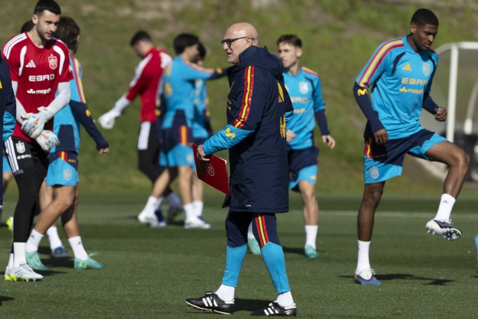 Spain coach happy with World Cup favourite tag