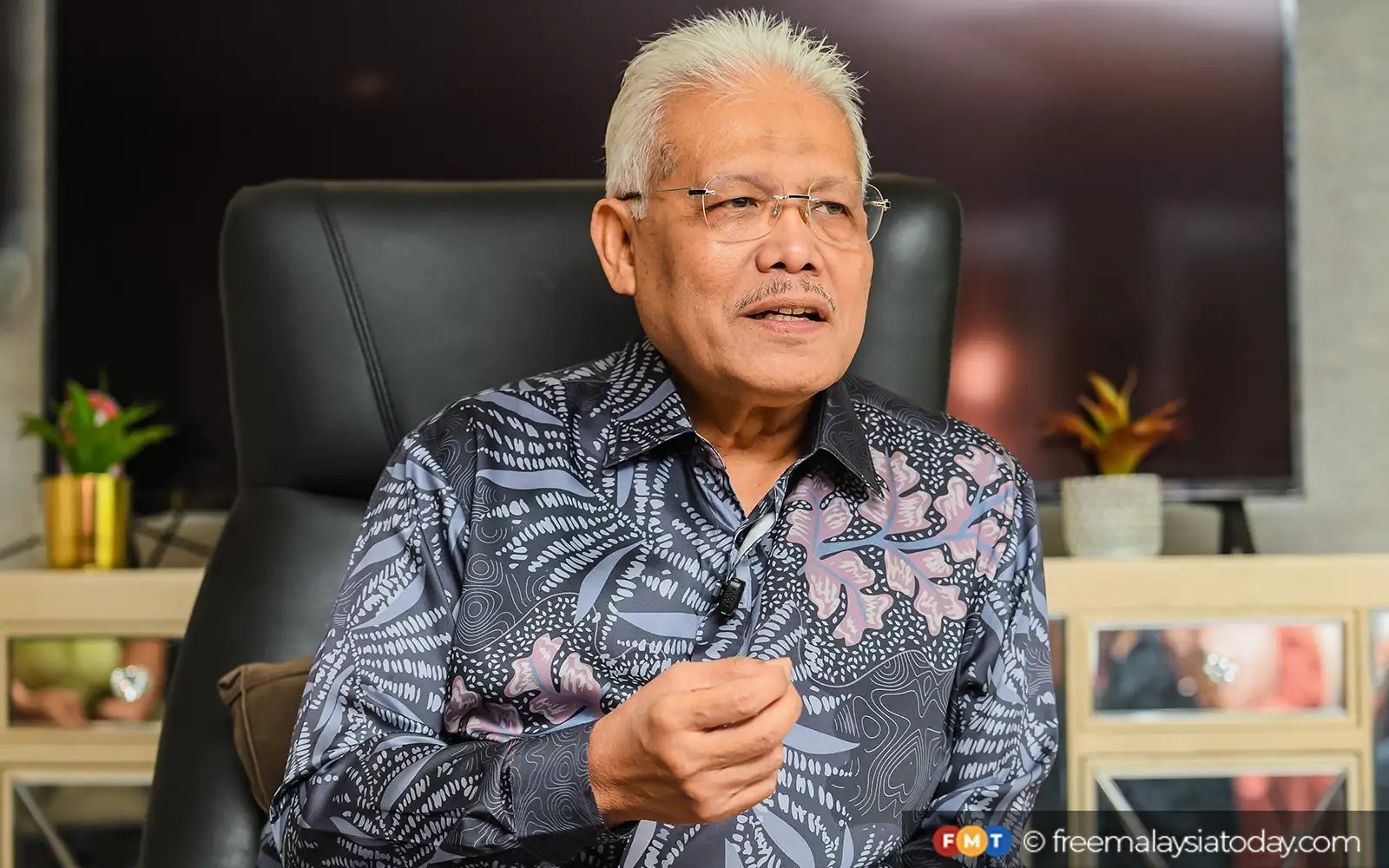 I can be ‘bridge’ between major coalitions, says Hamzah