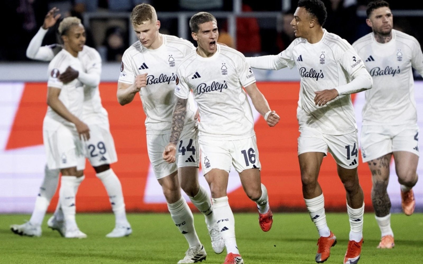 Nottingham Forest edge past Midtjylland on penalties