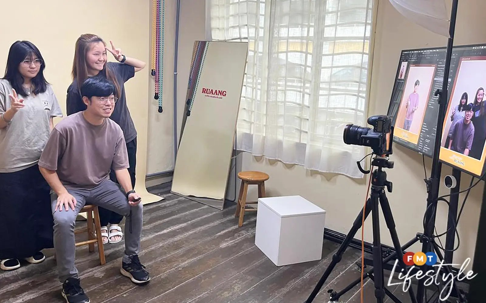 The photo studio turning selfies into family memories