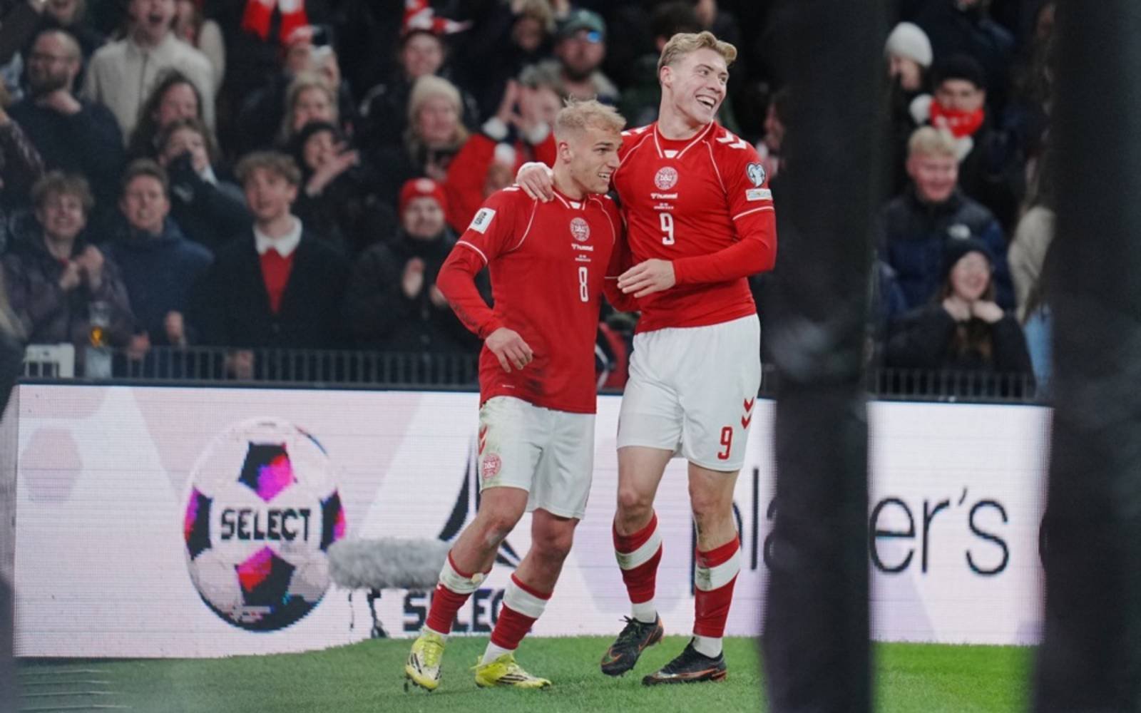 Isaksen’s double keeps alive Denmark’s World Cup dream