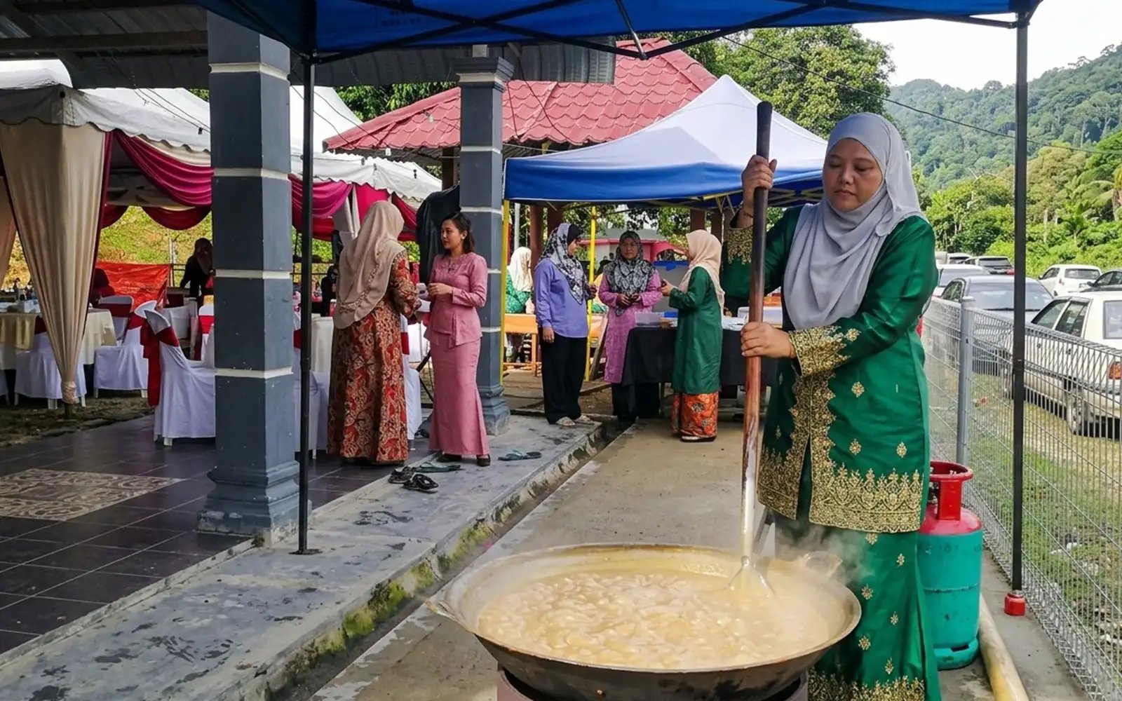Raya dodol-making still an honoured tradition here