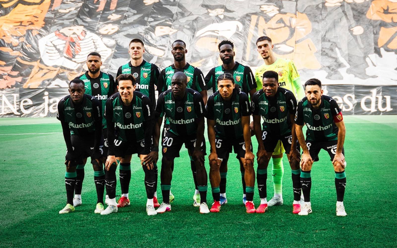 Lens eye top spot in Ligue 1 as they take title fight to PSG