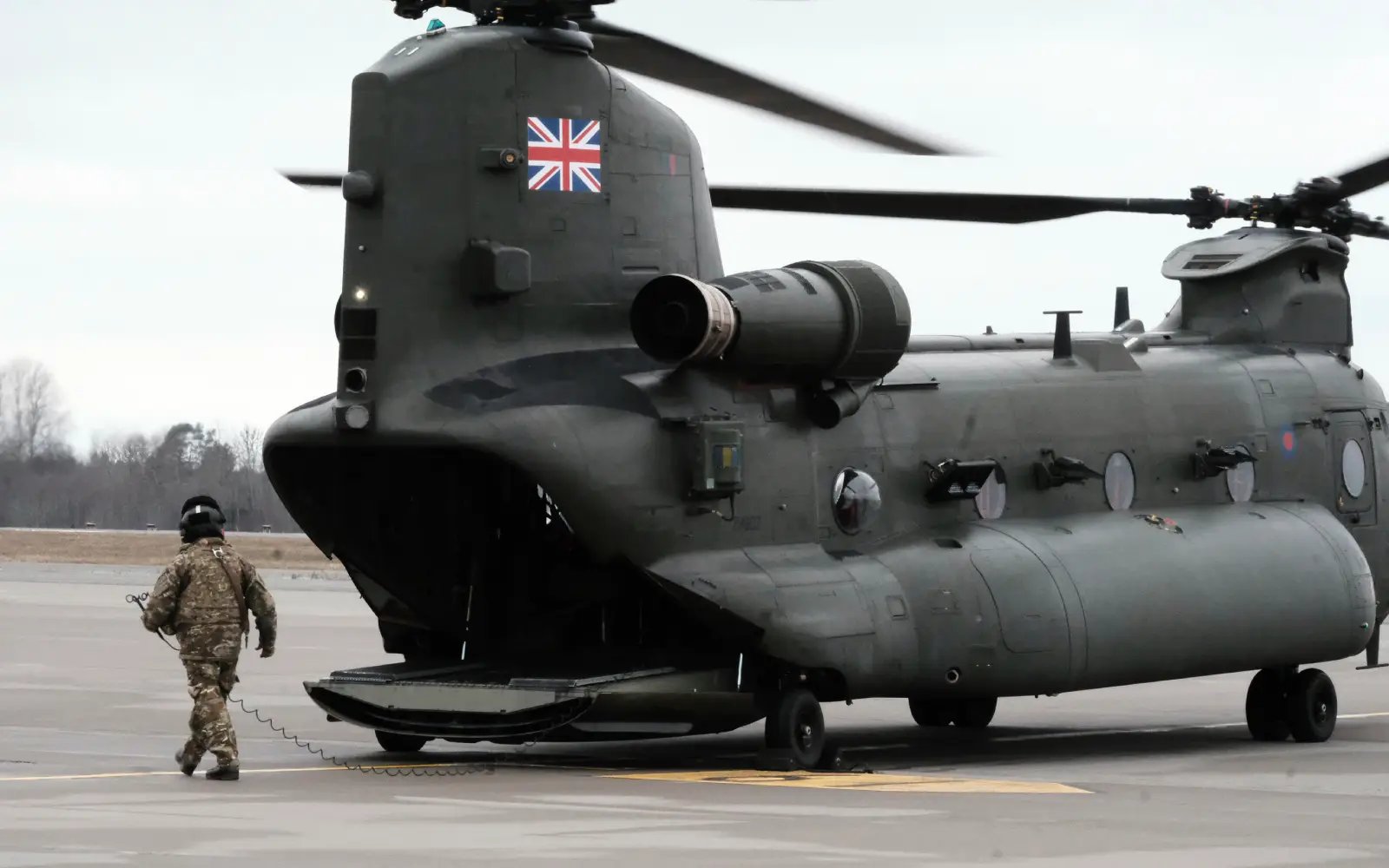 UK unveils £1bil Leonardo military helicopter contract