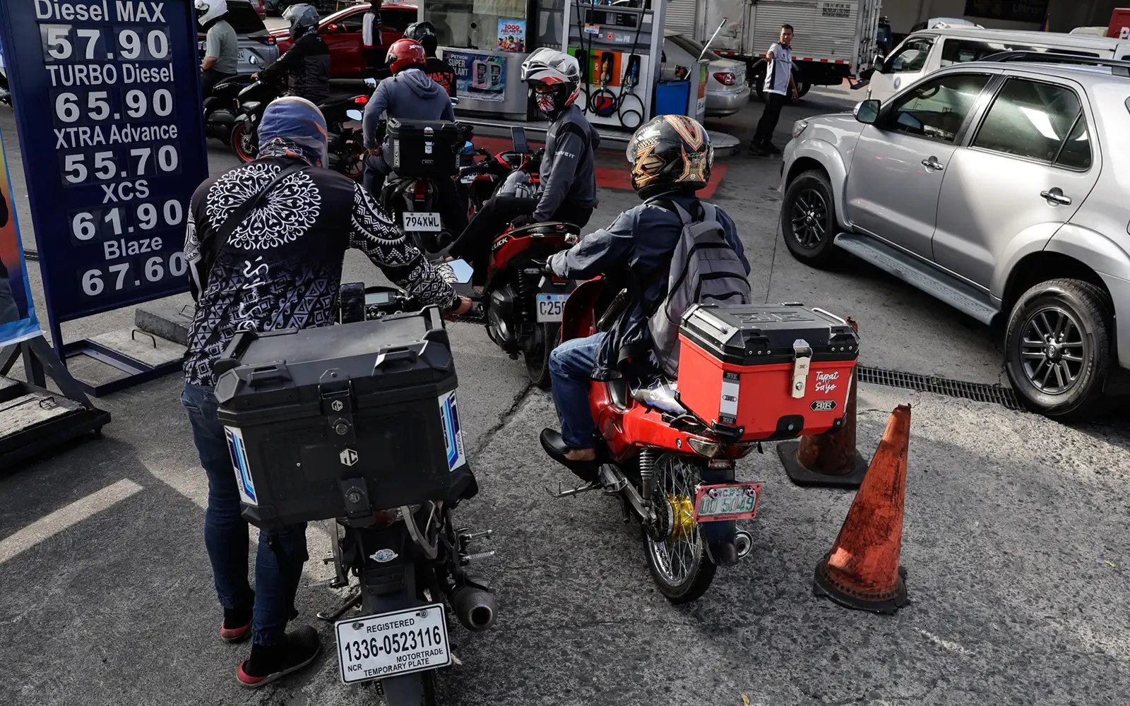 Pembelian panik landa Filipina menjelang kenaikan harga minyak