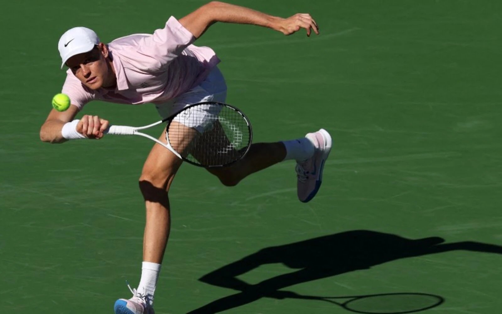 Sinner eases past Shapovalov to reach fourth round