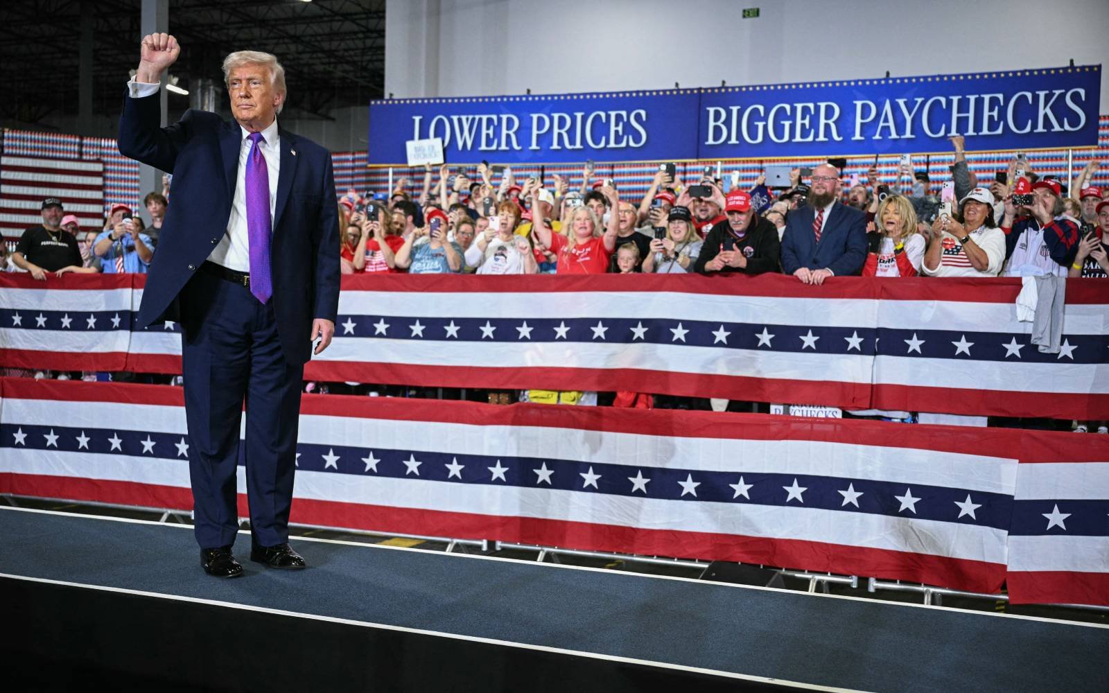 Trump tries to ease cost of living worries from Iran war on Kentucky trip