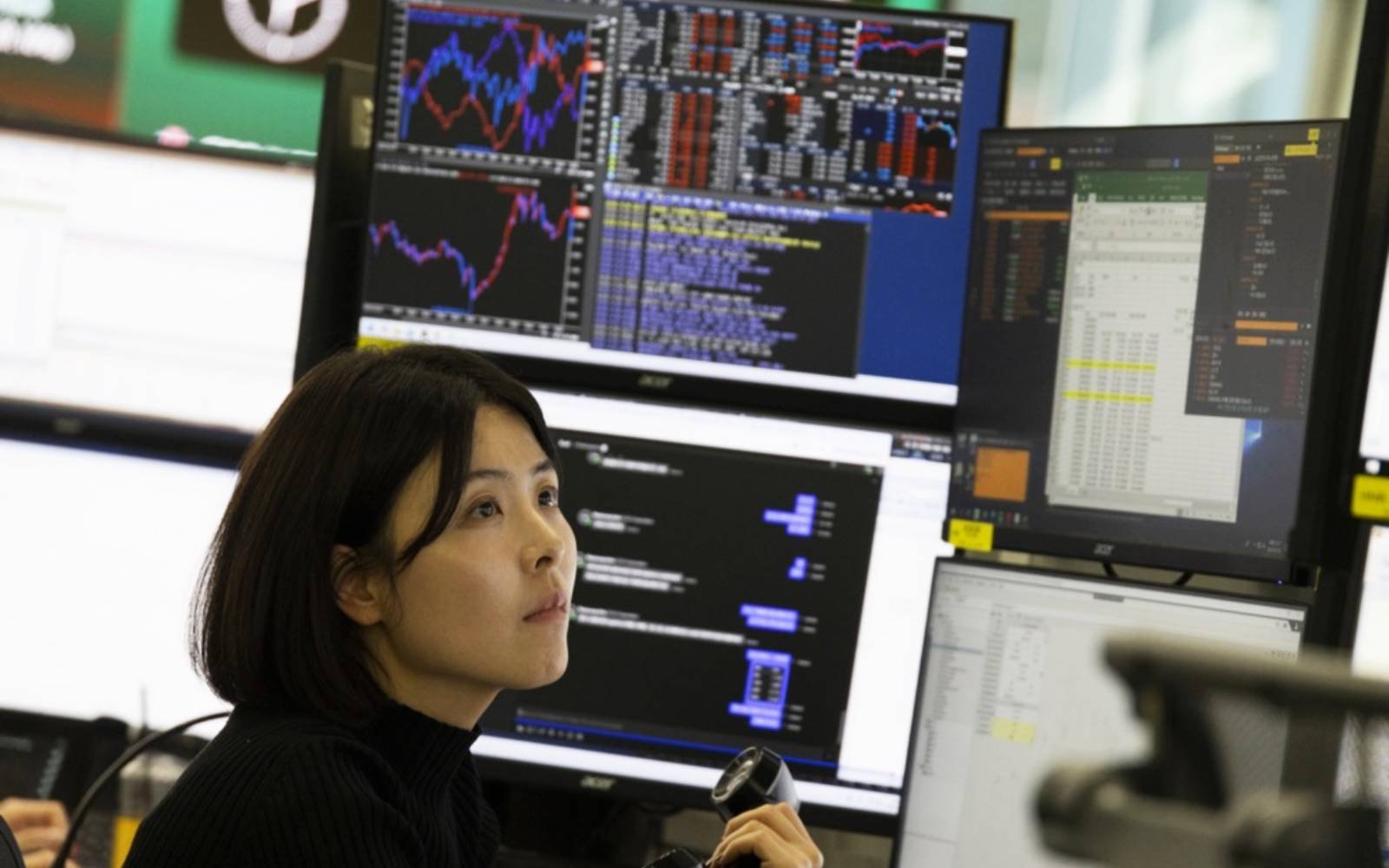 Asian markets remain cautious as war drives oil price volatility