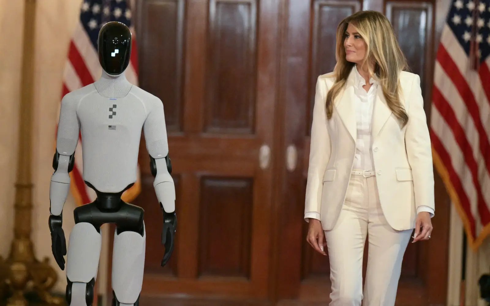 First Robot: Melania Trump brings droid to White House event