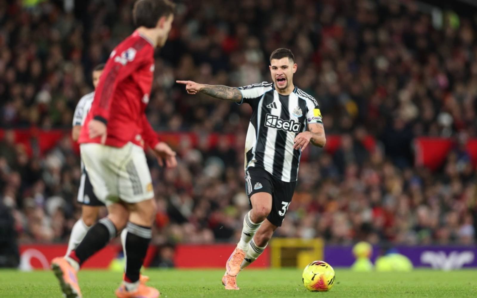 Man Utd move for Guimaraes as Real Madrid interest clouds talks