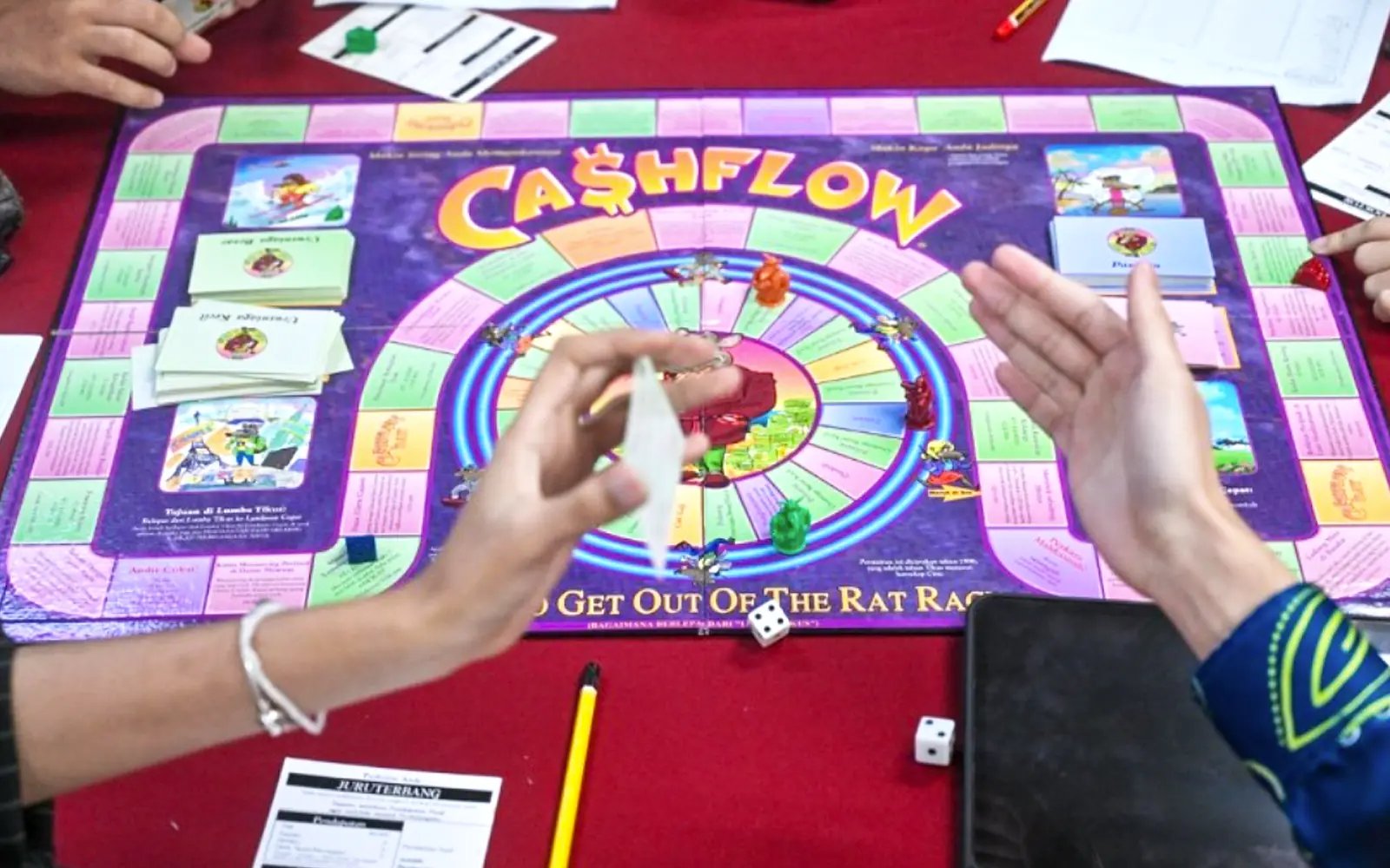 ‘Cashflow 101’ lets you safely roll the dice on money matters
