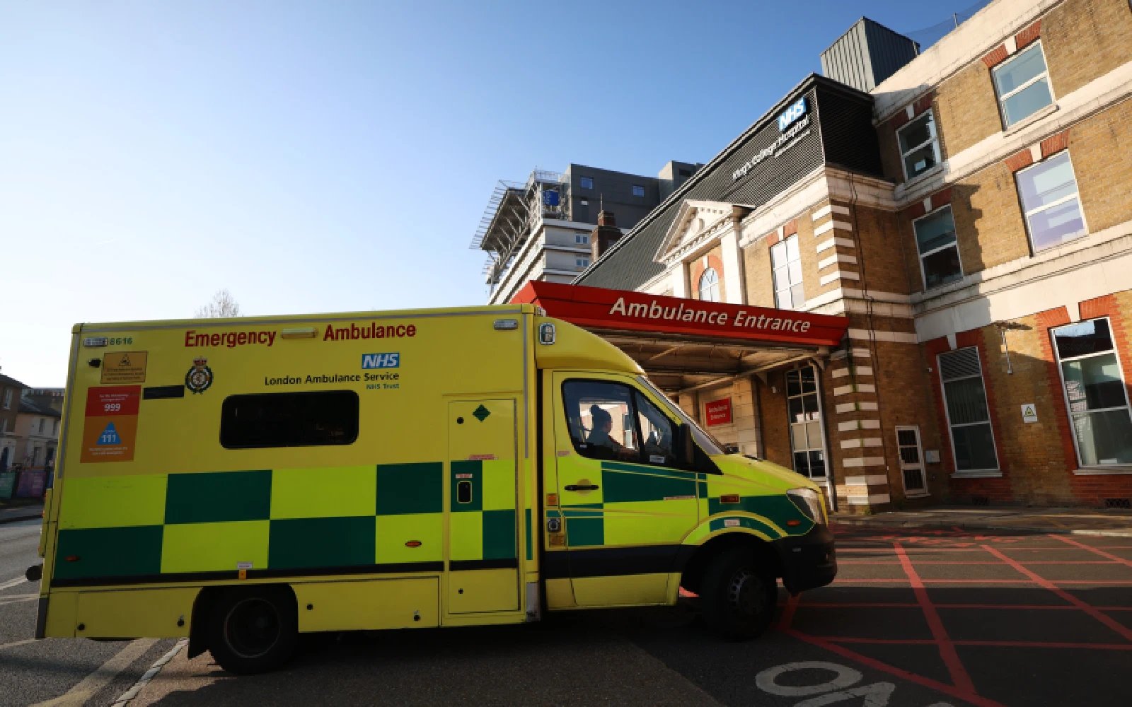 Britain rushes to contain deadly meningitis outbreak