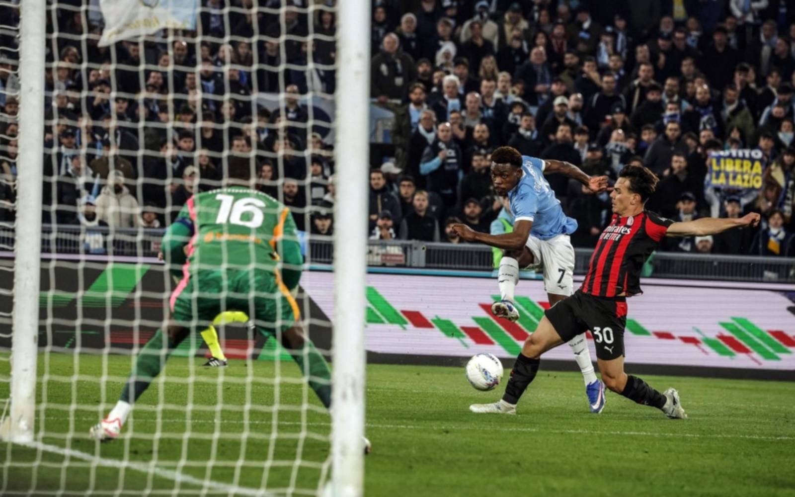 Milan lose ground on Inter after 1-0 defeat at Lazio