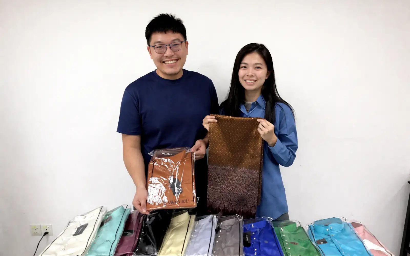 Johor couple’s RM10 kurta helps B40 families celebrate Raya in style