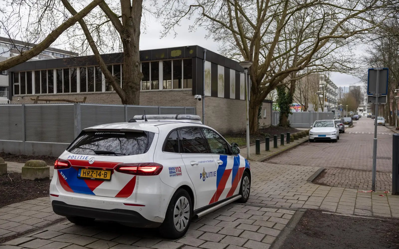Blast outside Jewish school in Amsterdam, no injuries