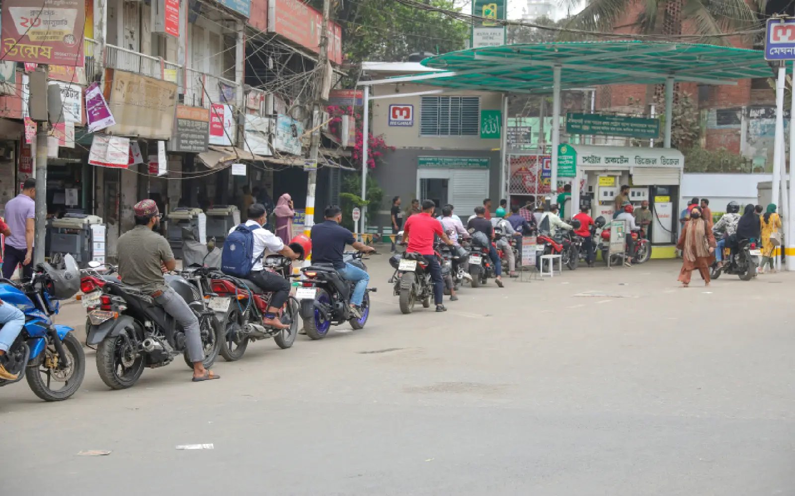 Bangladesh orders civil servants to save power amid energy crunch