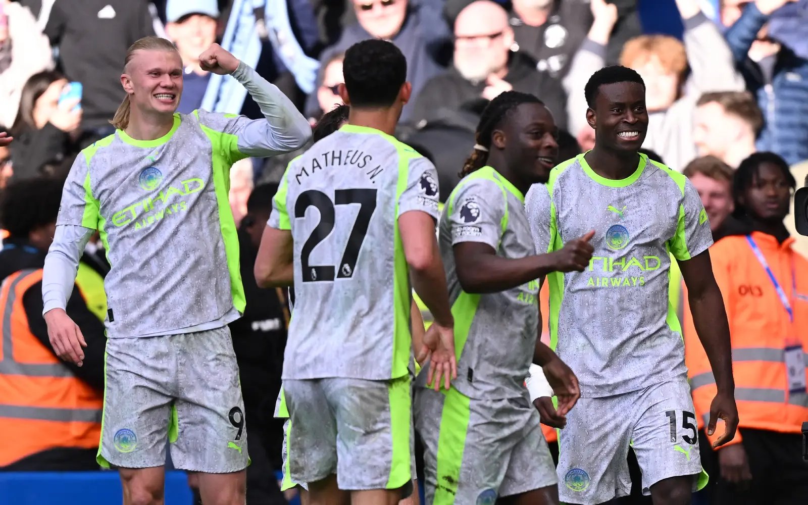 Man City rout Chelsea to close gap on leaders Arsenal