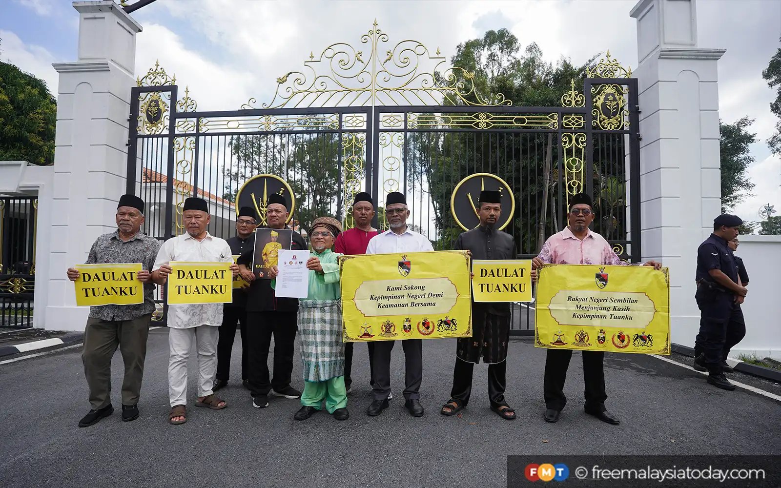 5 NGO serah memorandum mahu Tuanku Muhriz kekal Yang di-Pertuan Besar