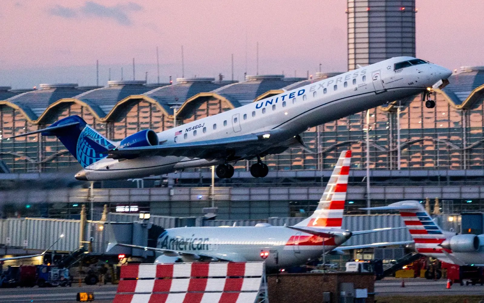 United, American Airlines climb after news of talks on merger