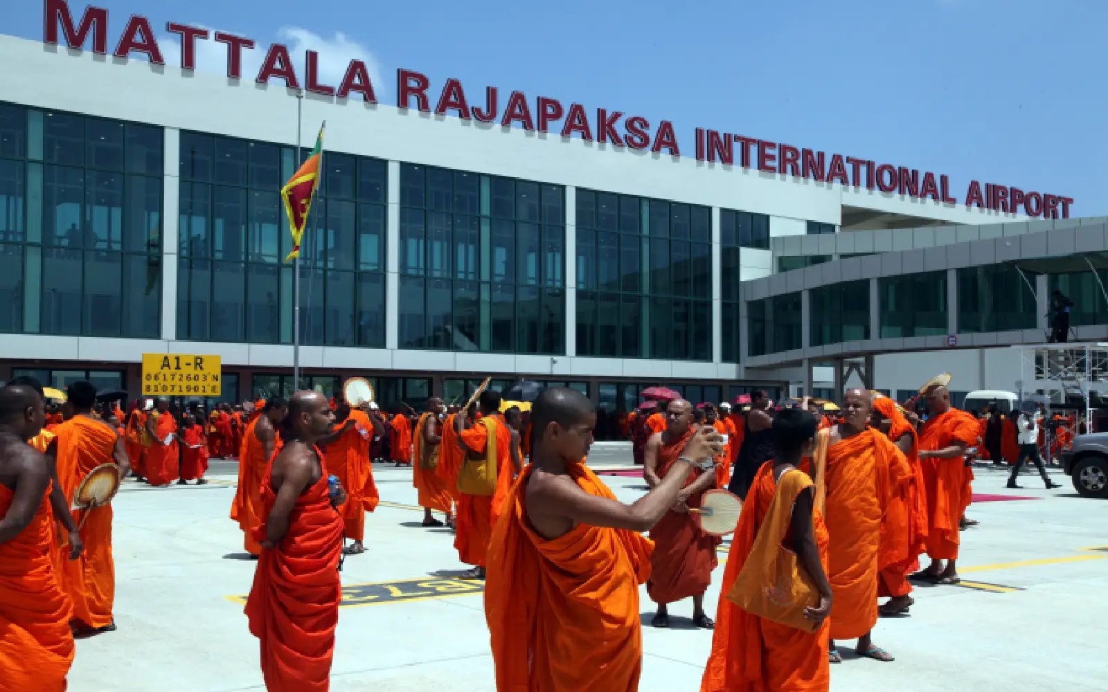 Sri Lanka seeks buyers for white-elephant airport