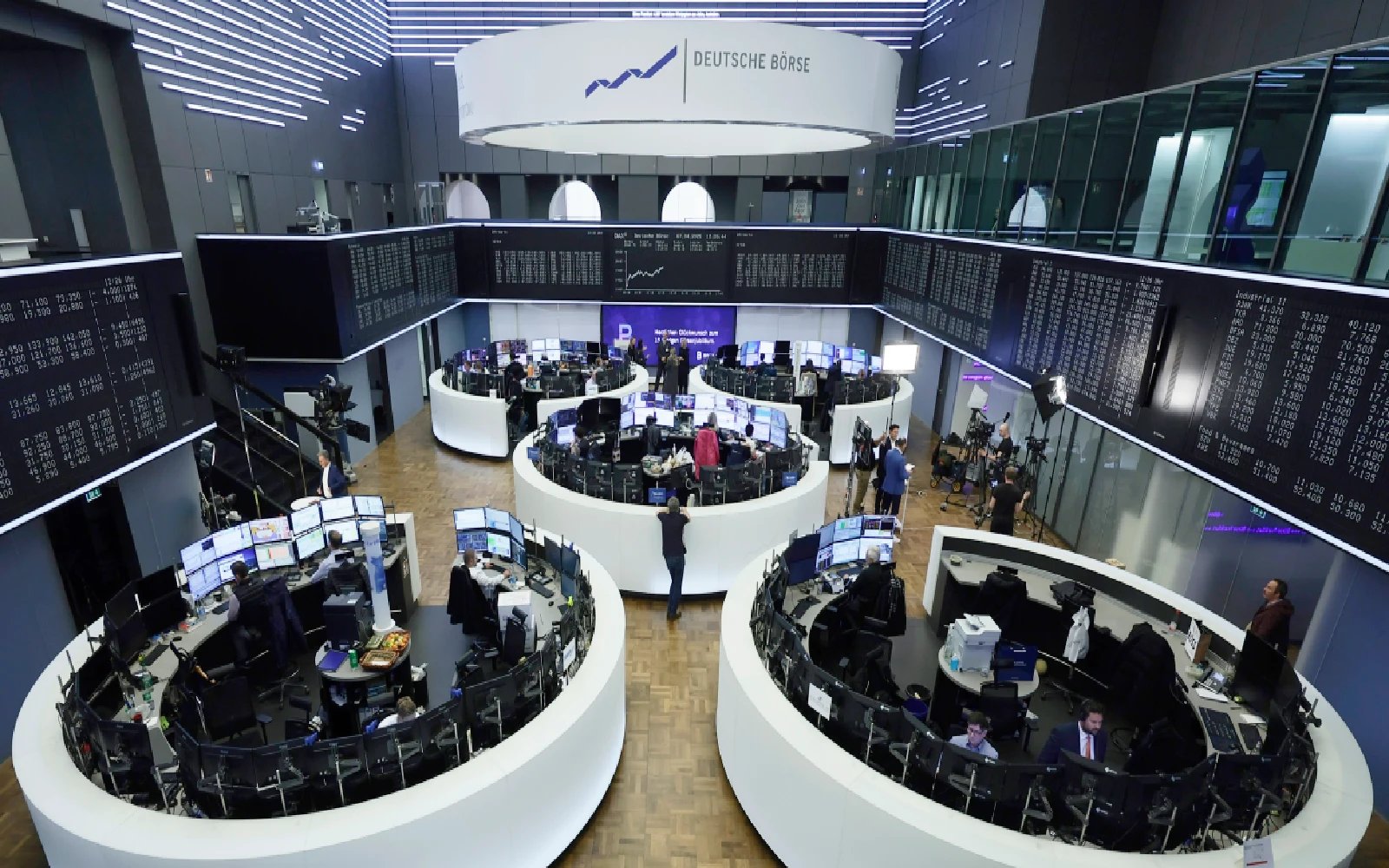 Stocks slip as Middle East truce doubts drive up oil