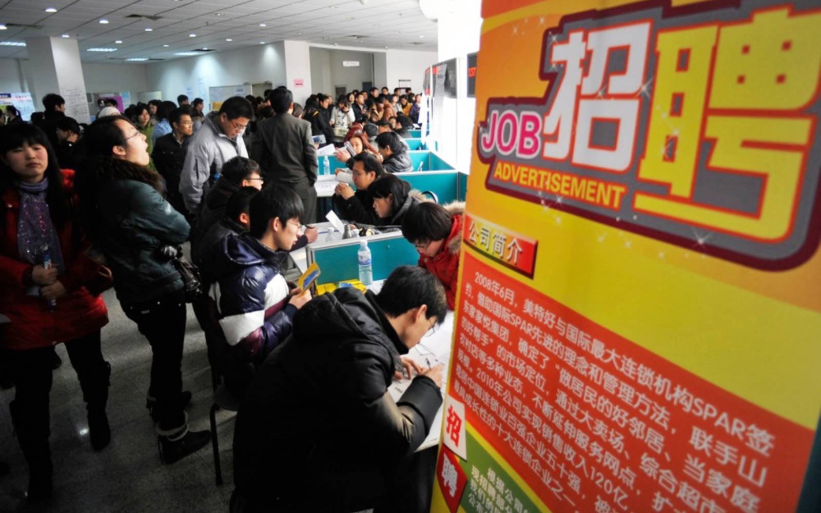 China’s youth jobless rate rises to 16.9% in March
