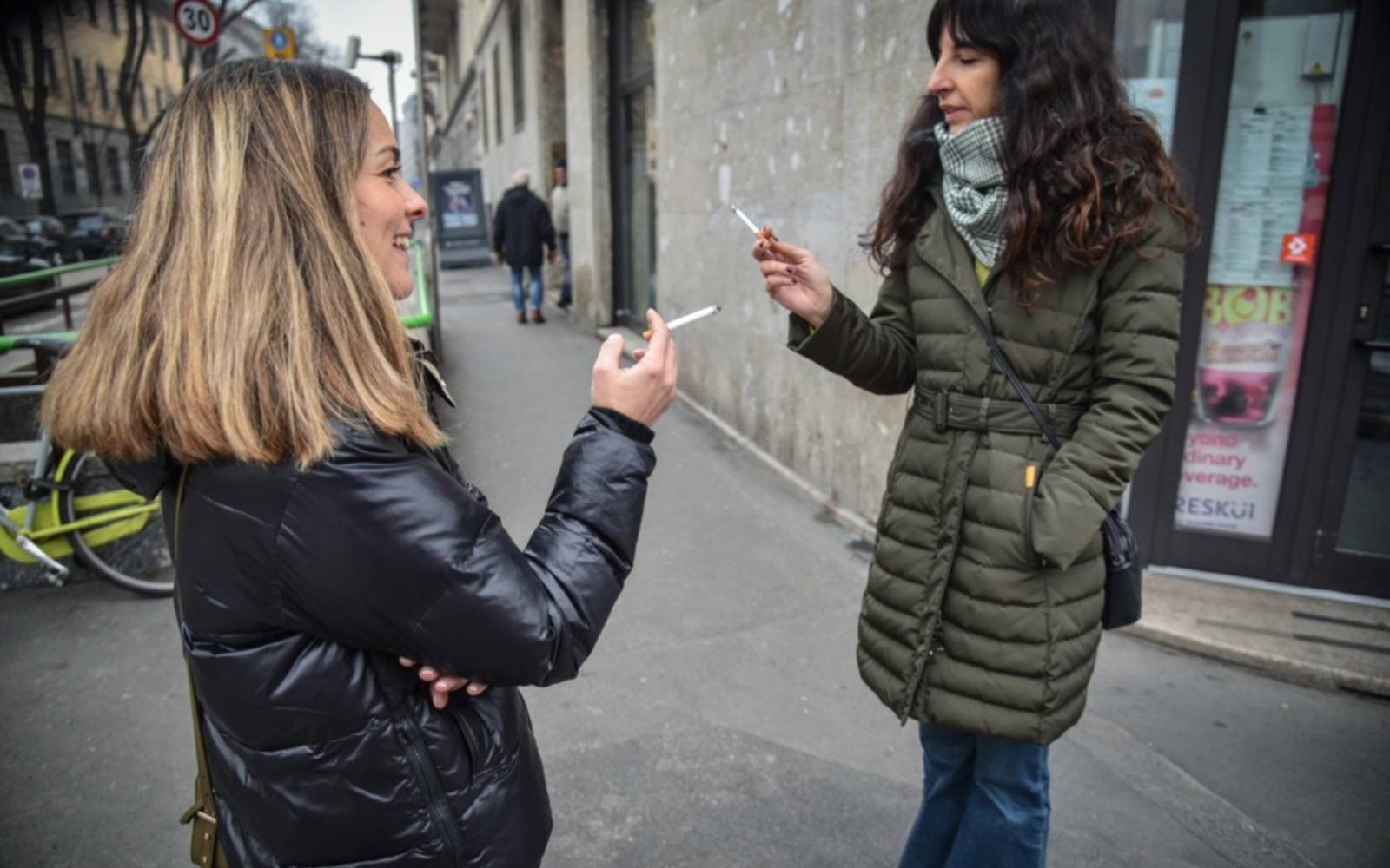 UK agrees ban on cigarette sales for people born after 2008