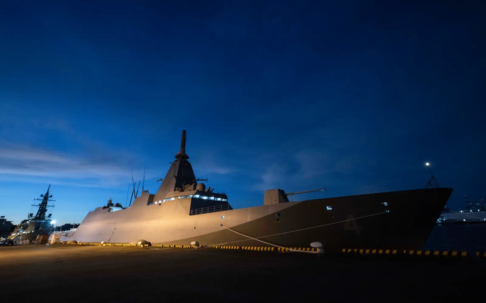 Australia, Japan ink multibillion-dollar warship deal