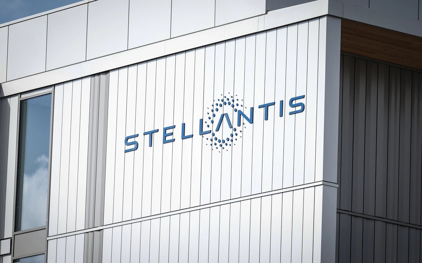 Stellantis to invest €1bil in French electric vehicle production