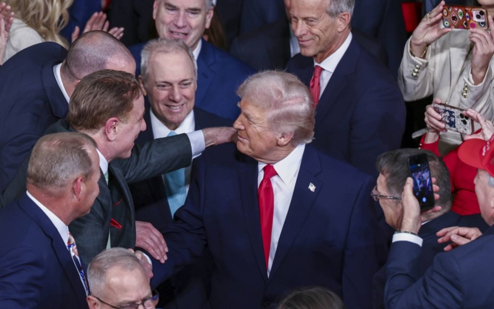 Trump, GOP stockpile US$1bil in cash ahead of US midterm elections