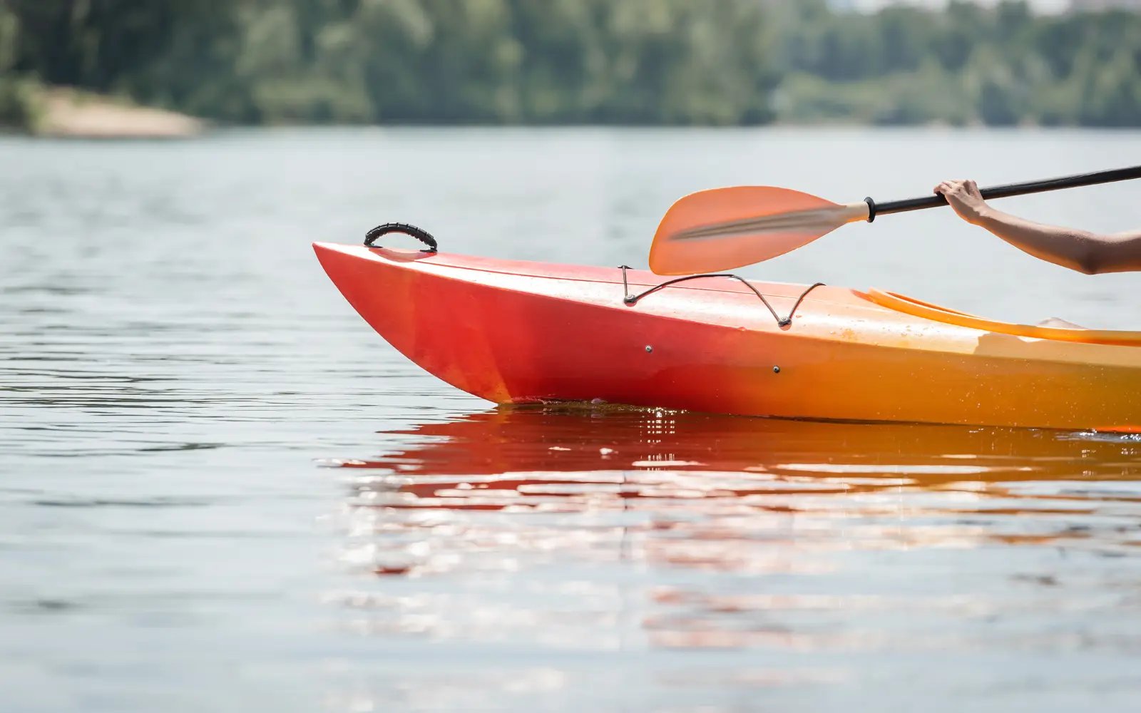 2 kayakers drown after encountering strong waves