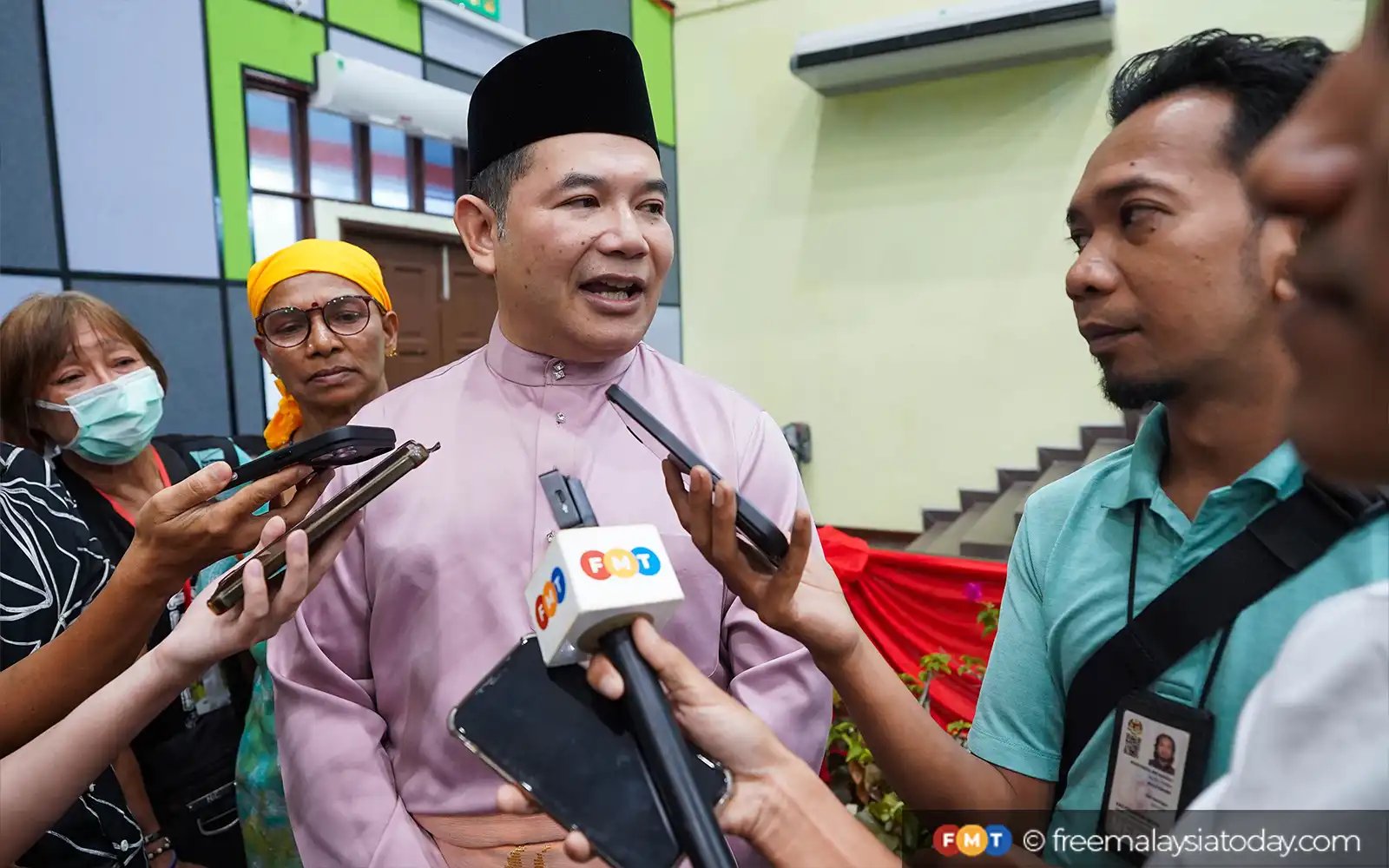 Kritikan terbuka untuk kerajaan baiki kelemahan, bukan serang PKR, Rafizi jawab Zaliha