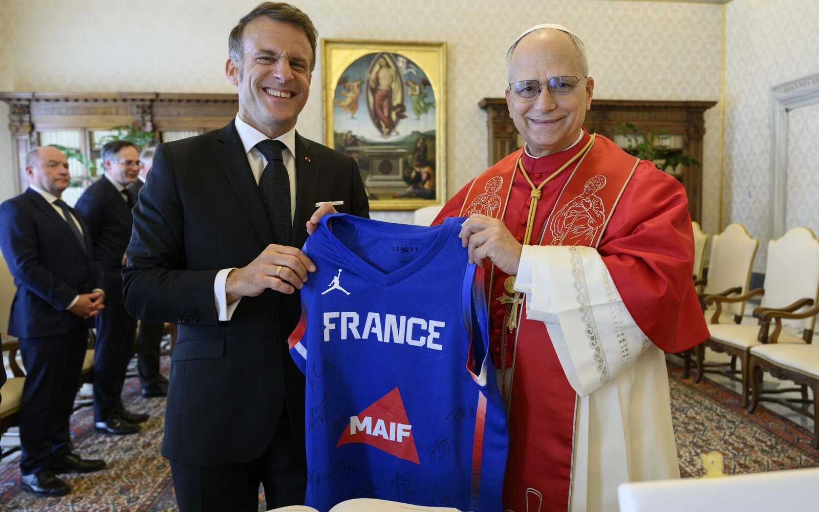 Macron meets Pope Leo to talk Mideast war