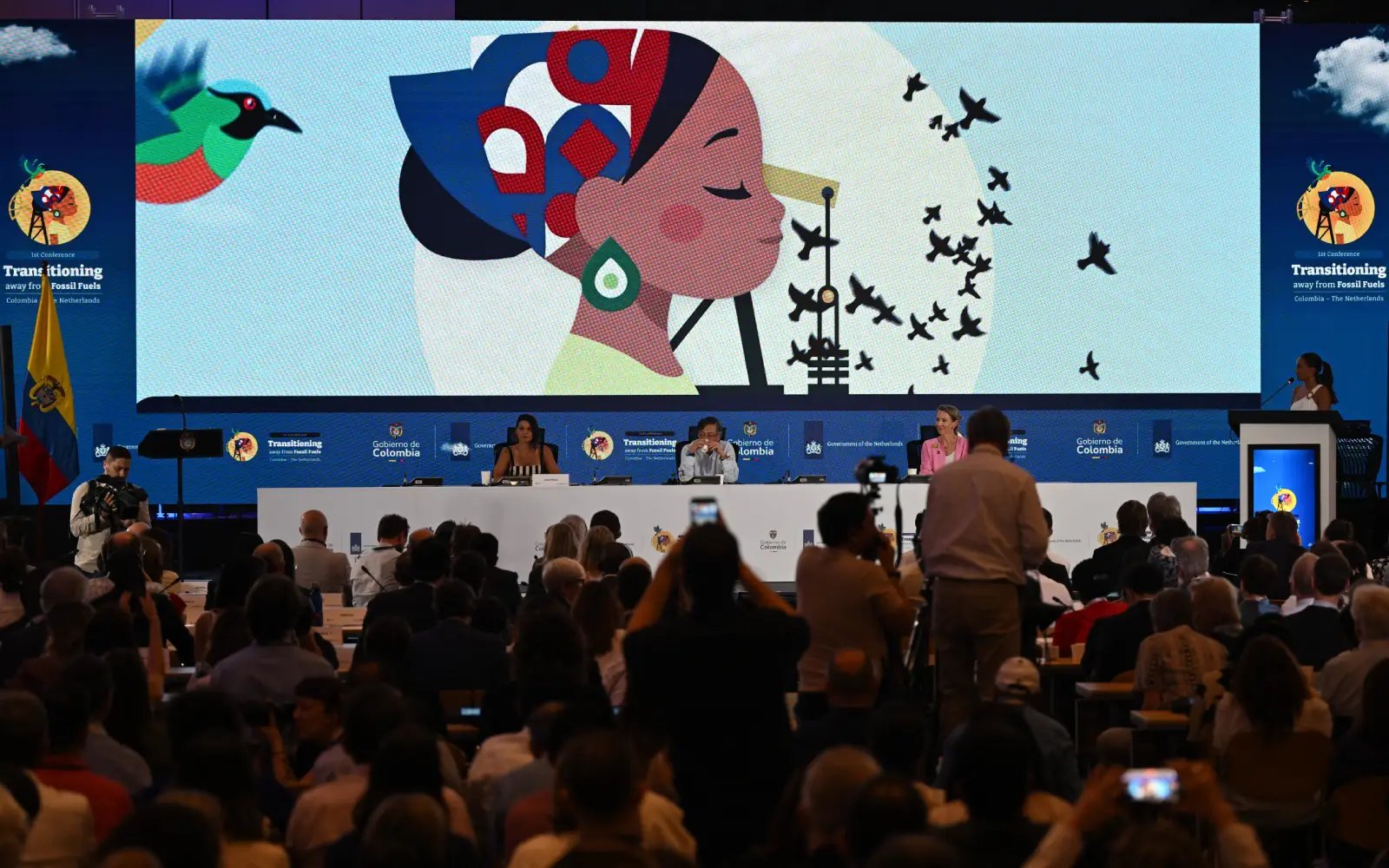 France unveils plan to ditch all fossil fuels by 2050