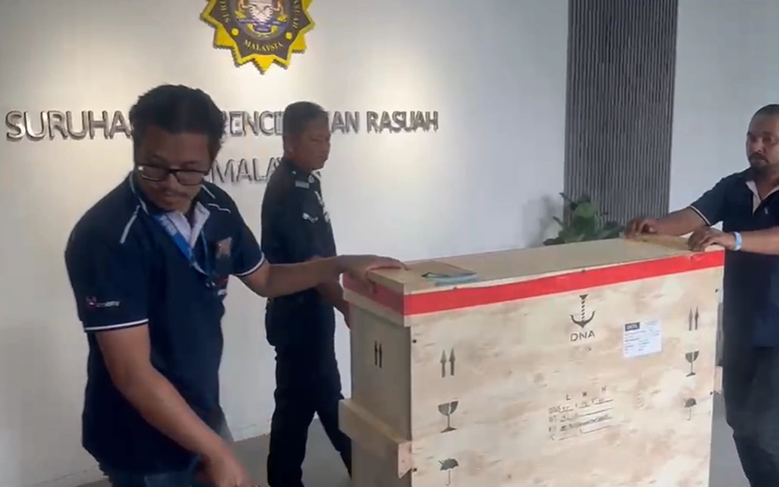 Karya seni hampir RM800,000 berkait 1MDB dibawa pulang ke Malaysia