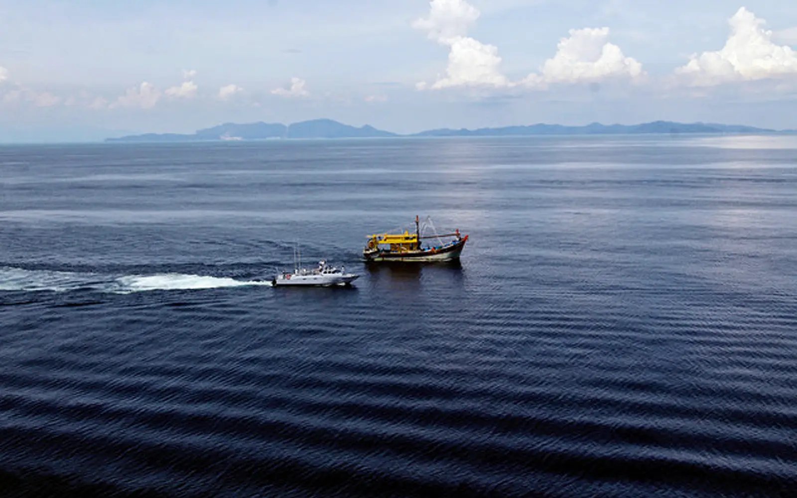 Indonesia timbang kenakan bayaran ke atas kapal lalu Selat Melaka