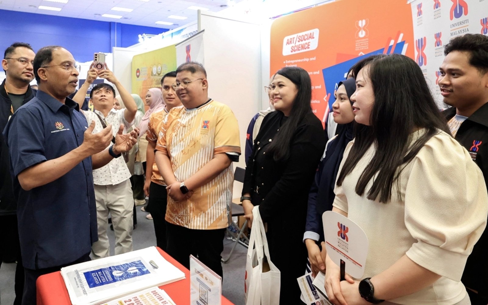 No cap on school-leavers going into higher education, says minister