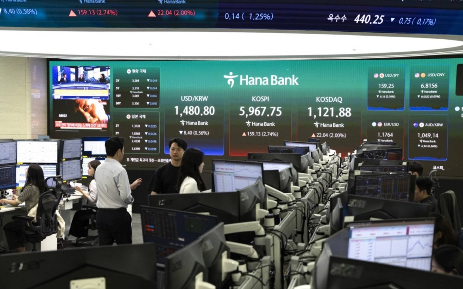 Asian shares scale six-week peak on hopes for US-Iran peace talks