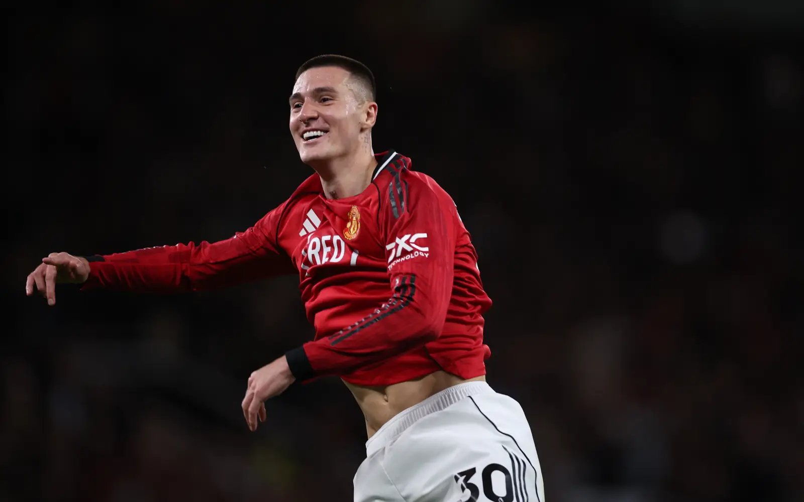 Man Utd beat Brentford to close on Champions League berth