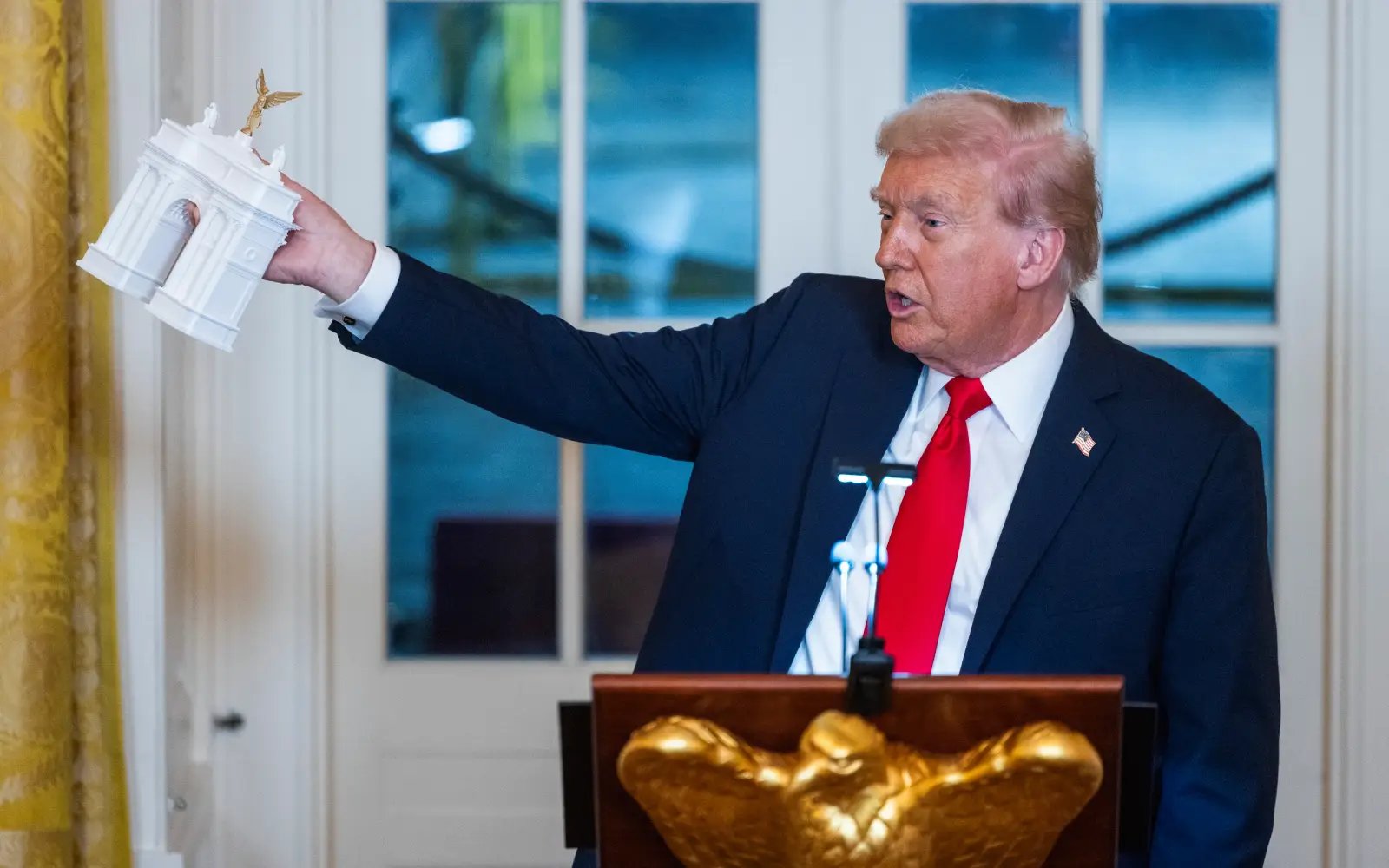 Trump administration reveals plans for massive Washington arch