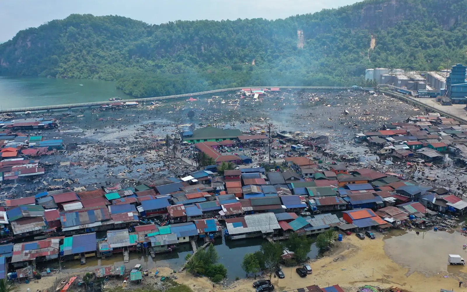 1,000 houses destroyed in early morning Sandakan fire