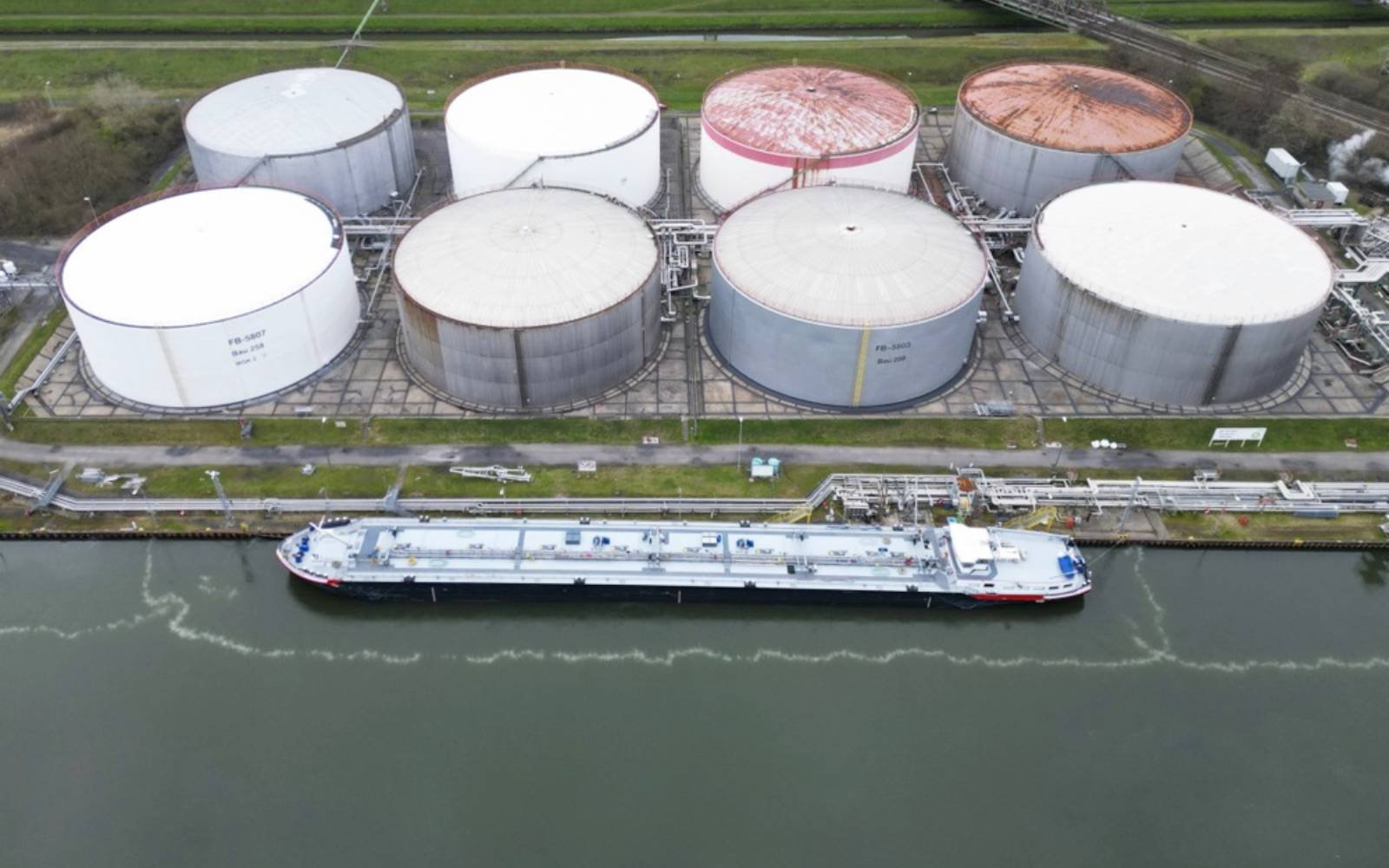 Oil jumps, stock futures slip as US-Iran talks stall