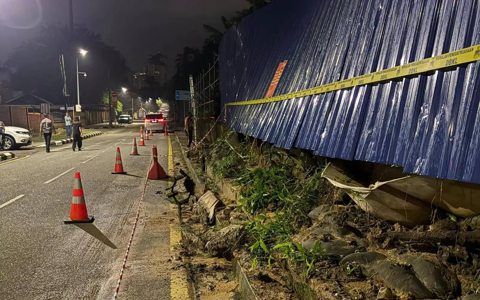 JKR diarah laksana siasatan terperinci runtuhan tembok di TTDI